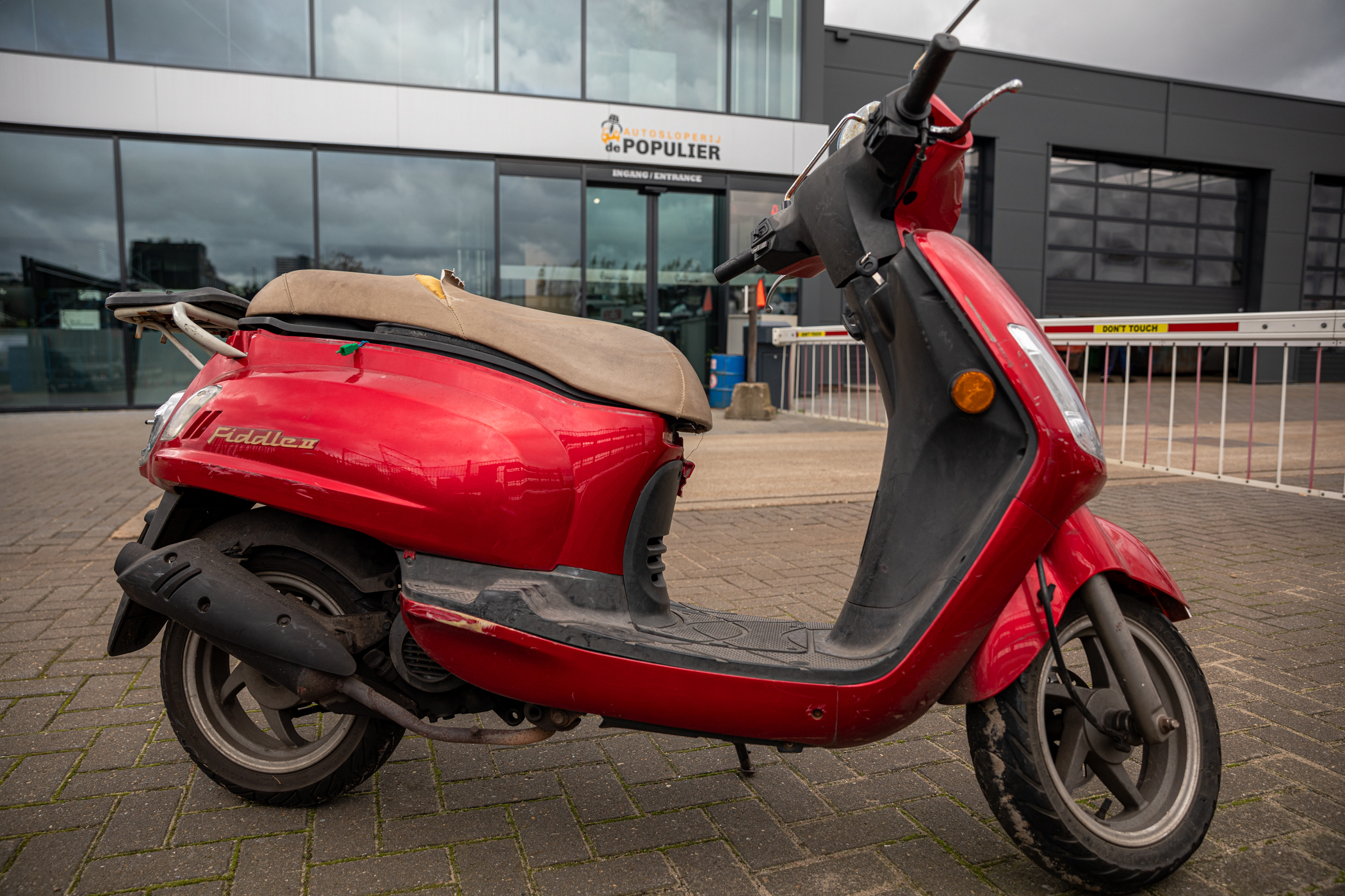 Scooter voor Autosloperij de Populier